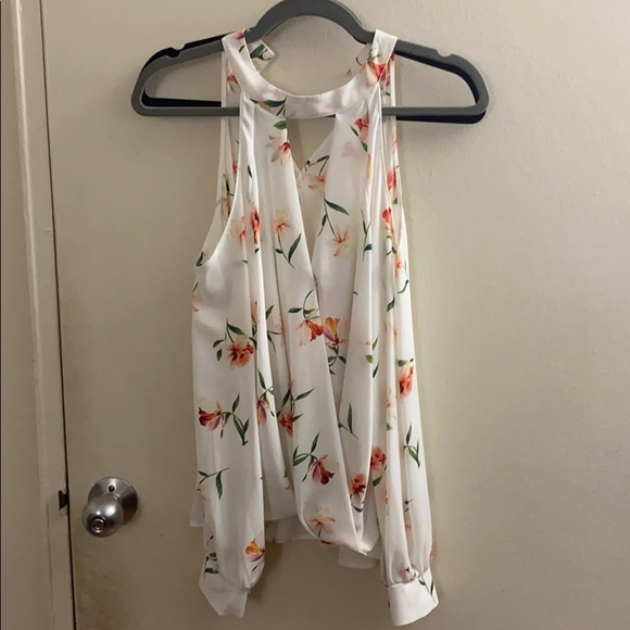 Off the shoulder white floral top with v cut - Picture 2 of 3